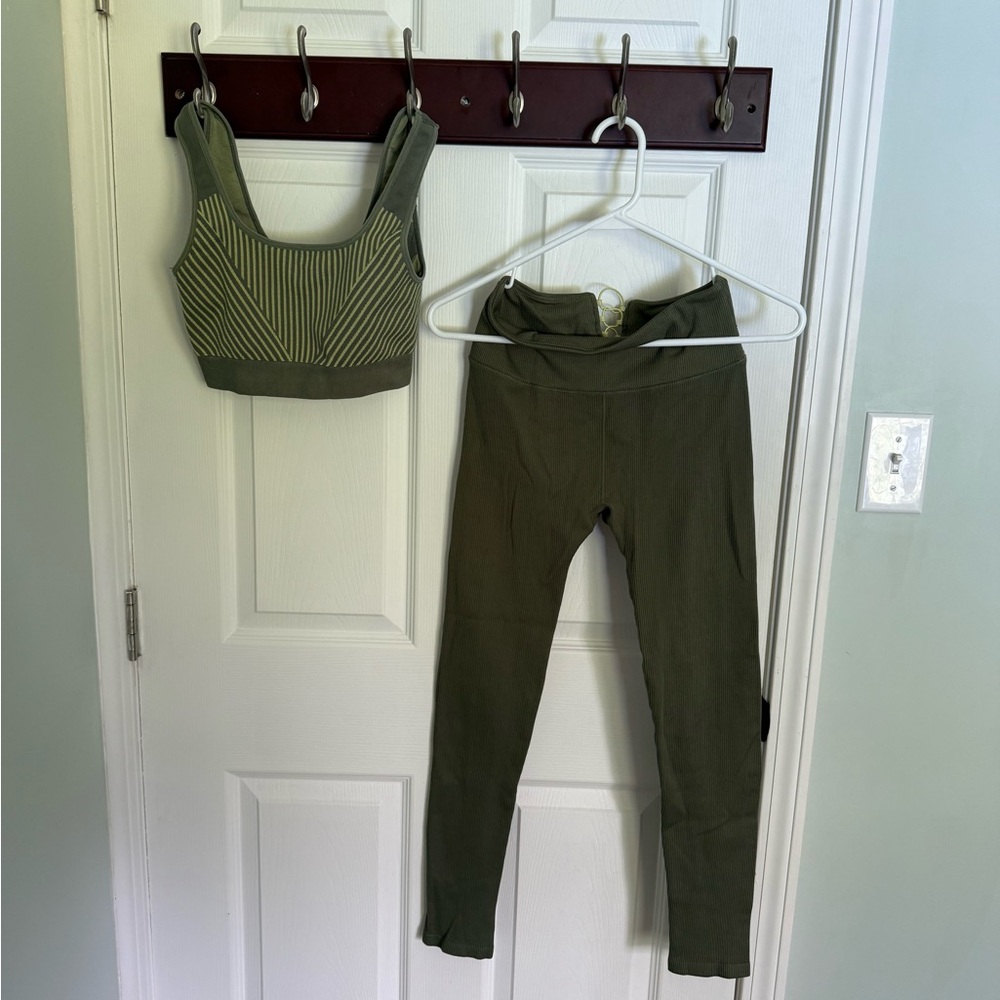 Fabletics Set- Safari - yoga and athletic wear and athleisure